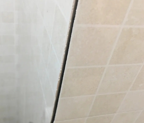 金牛瓷砖空鼓维修公司分享阳台瓷砖脱落的修复过程可以分为以下几个步骤